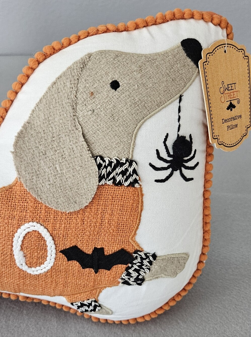 Viral Halloween Dachshund "BOO" Throw Pillow – NWT 🎃🖤🐾 - Picture 4 of 16